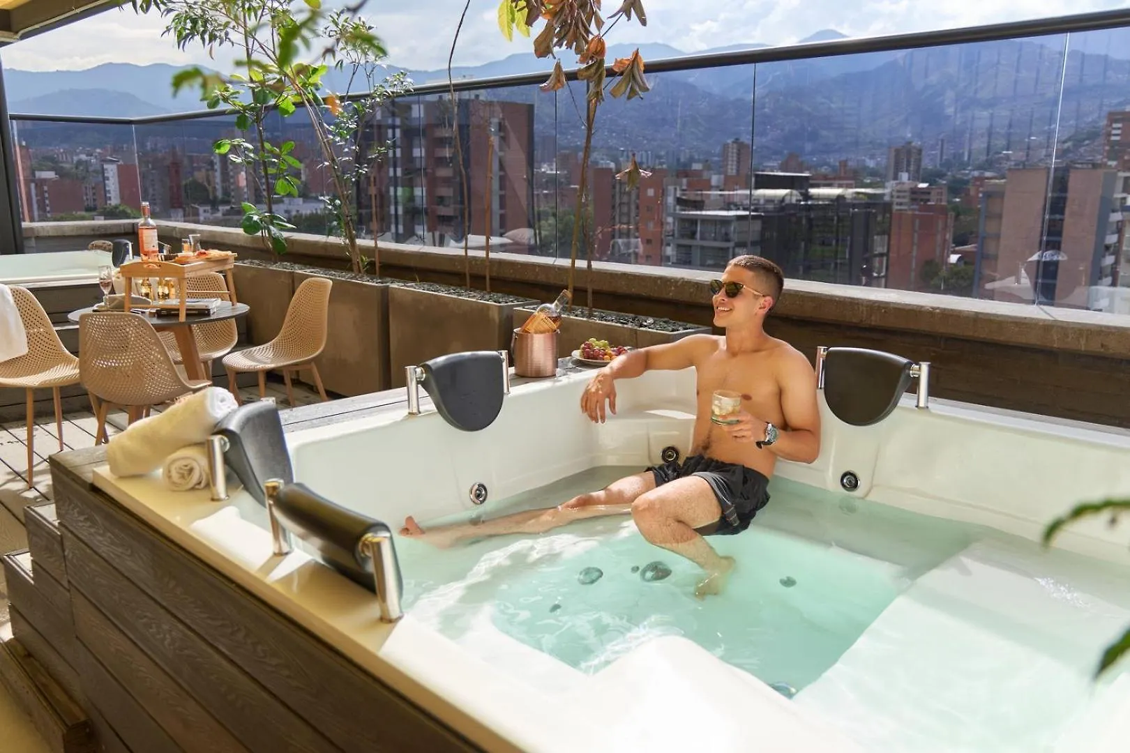 Rosa Negra Warm Stadio Aparta-Suite Medellín Colombia